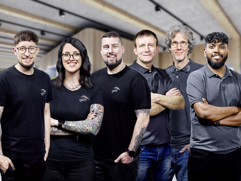 web GBM Mitarbeiterportraits Gruppenbild alle 2025 bearbeitet v3